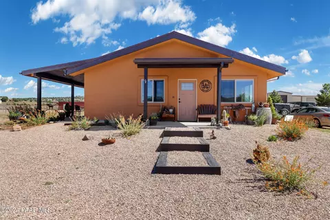 945 E Latigo Ct, Paulden, AZ 86334 photo 3