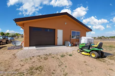 945 E Latigo Ct, Paulden, AZ 86334 photo 17