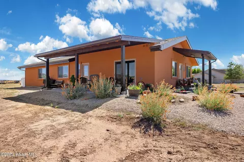 945 E Latigo Ct, Paulden, AZ 86334 photo 5