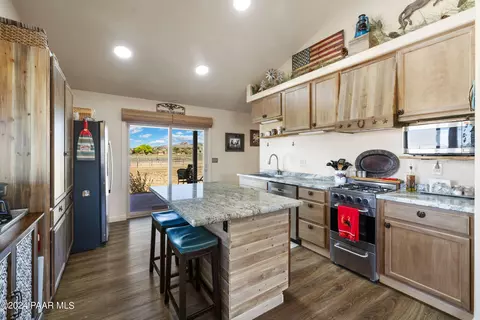 945 E Latigo Ct, Paulden, AZ 86334 photo 8