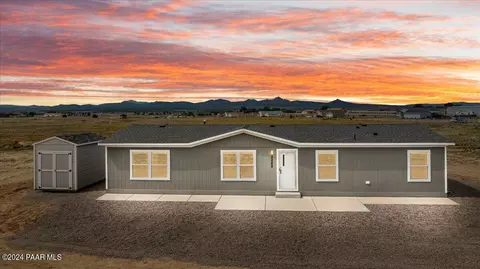 2285 W Chardonnay Way, Paulden, AZ 86334