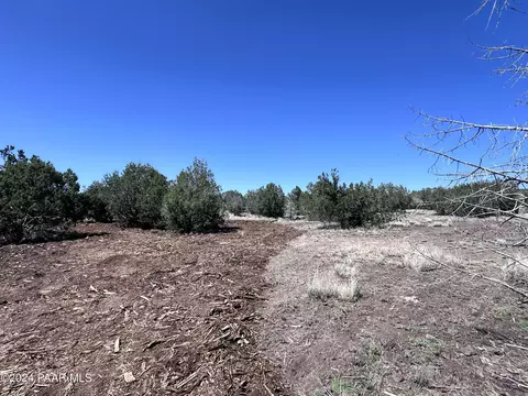 137 W Lee Dr, Ash Fork, AZ 86320