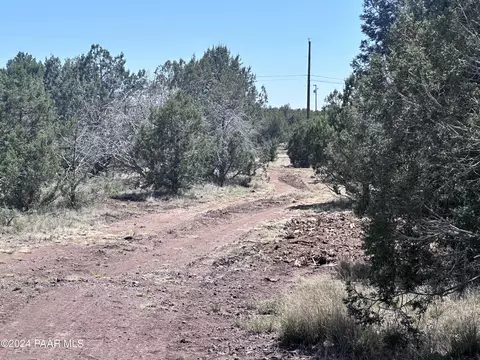 137 W Lee Dr, Ash Fork, AZ 86320 photo 3