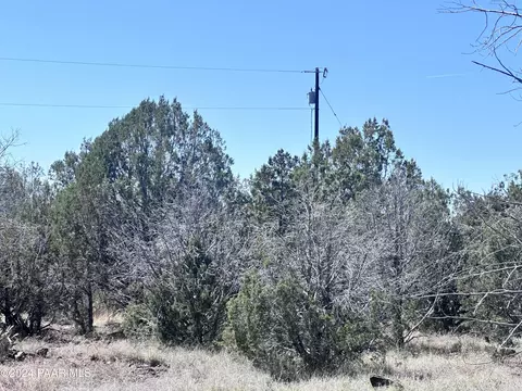 137 W Lee Dr, Ash Fork, AZ 86320 photo 2