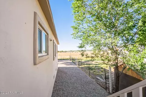 105 W Yellowstone Rd, Paulden, AZ 86334 photo 3