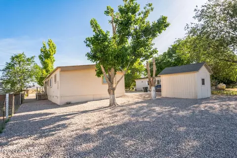 105 W Yellowstone Rd, Paulden, AZ 86334 photo 2