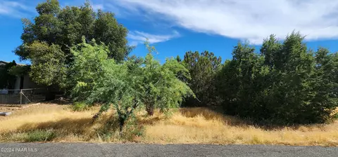 20737 E Larry Ln, Mayer, AZ 86333