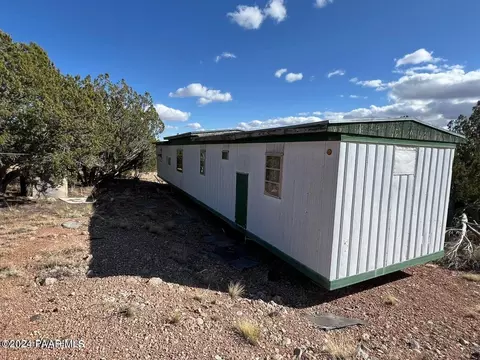 437 Hard Rock Way, Seligman, AZ 86337