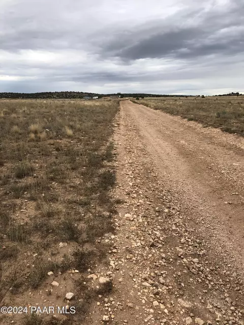 64 E Peterson Rd, Paulden, AZ 86334