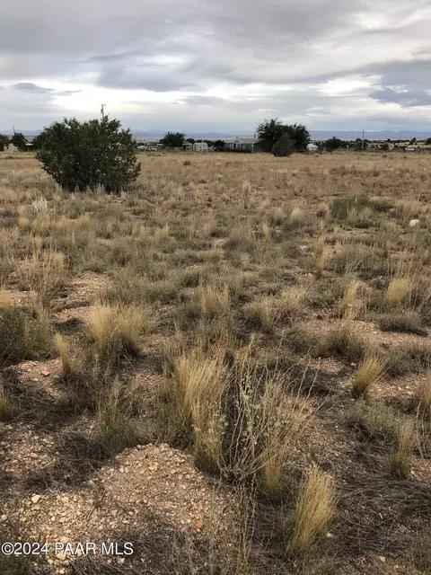 64 E Peterson Rd, Paulden, AZ 86334 photo 3