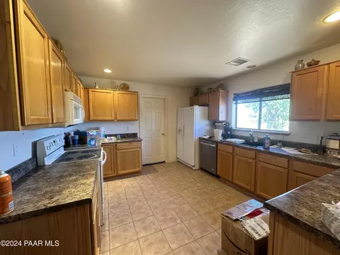 655 W Rose Dr, Paulden, AZ 86334 photo 5