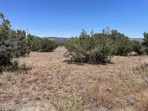 1592 W Picacho Dr, Ash Fork, AZ 86320