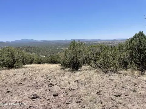 1592 W Picacho Dr, Ash Fork, AZ 86320 photo 4