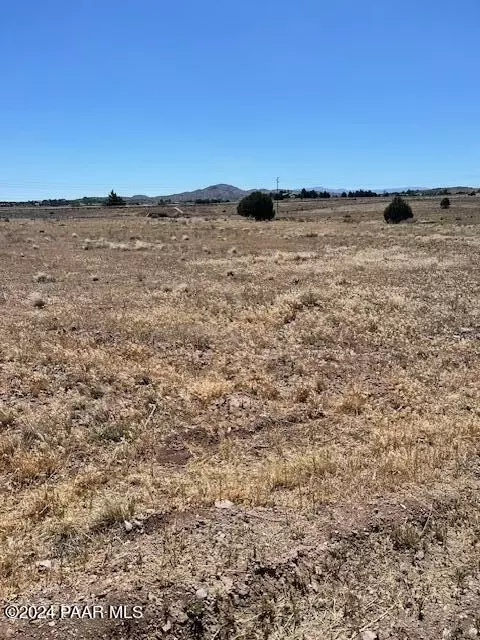 21615 Roberts Rd, Paulden, AZ 86334