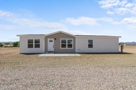 27 W Laxton Castle Way, Paulden, AZ 86334