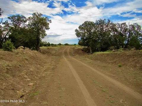 11189 Huckleberry Rd, Ash Fork, AZ 86320 photo 7