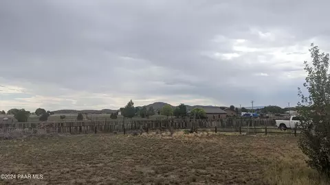 500 E Sagunwire Ln, Paulden, AZ 86334