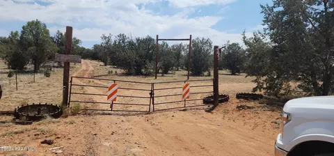 824 Spencers Run, Ash Fork, AZ 86046 photo 2