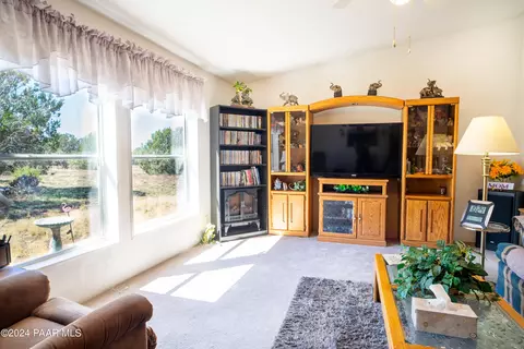 205 W Ridgeview Dr, Ash Fork, AZ 86320 photo 3