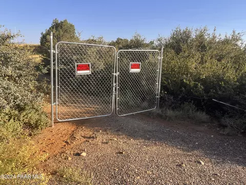 8395 Mayo Dr, Wilhoit, AZ 86332