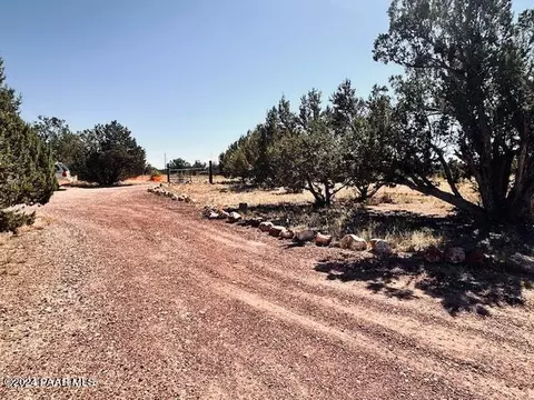 25870 W Fort Rock Rd, Seligman, AZ 86337