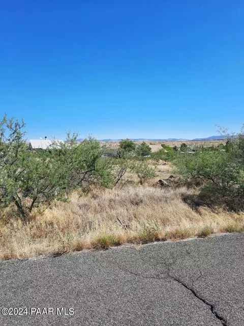 20236 E Yucca Dr, Mayer, AZ 86333 photo 2