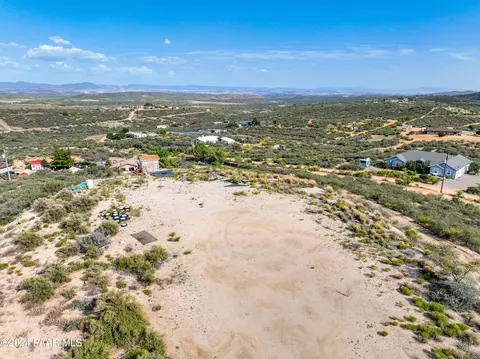17400 E Round Mountain Rd, Dewey-humboldt, AZ 86327 photo 2