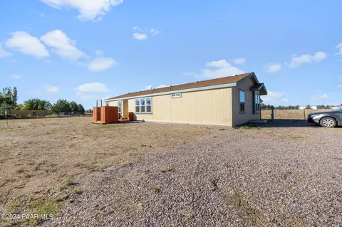 1055 W Hollow Point Trl, Paulden, AZ 86334