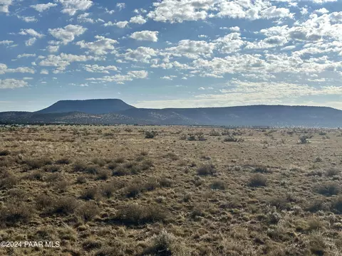 1257 Sierra Verde Rnch UNIT 30, Seligman, AZ 86337