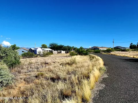 20268 E Sunset Ln, Mayer, AZ 86333