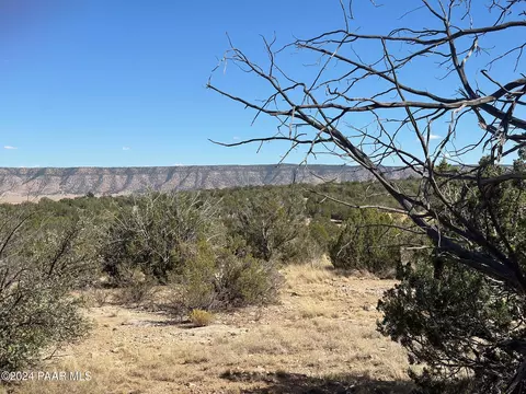 32009 W Berta Ln, Seligman, AZ 86337