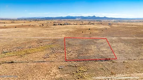 3252 W Limestone Dr, Paulden, AZ 86334