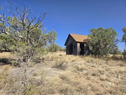 56516 Bridge Canyon Pkwy, Seligman, AZ 86337