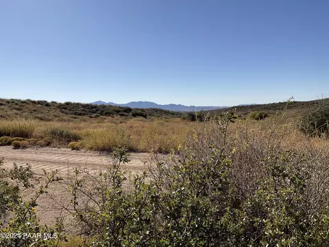 8335 S Donegal Dr, Wilhoit, AZ 86332
