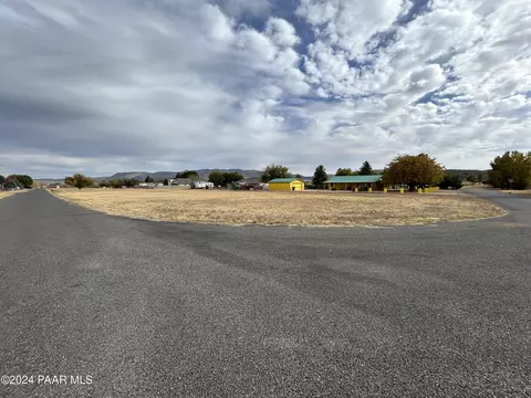 18671 S Joseph Hodge Rd, Peeples Valley, AZ 86332