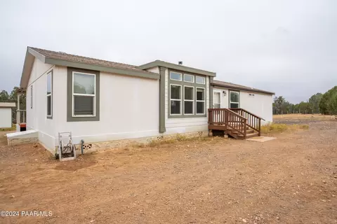 45625 N Redoubt Rd, Seligman, AZ 86337