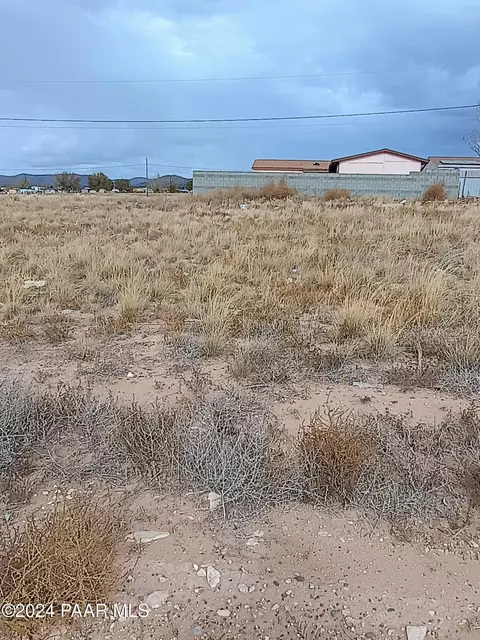 40 W La Jolla Ln, Paulden, AZ 86334