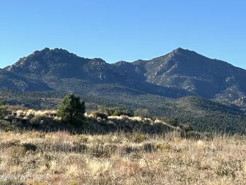 17415 S Rocky Boy Way, Peeples Valley, AZ 86332