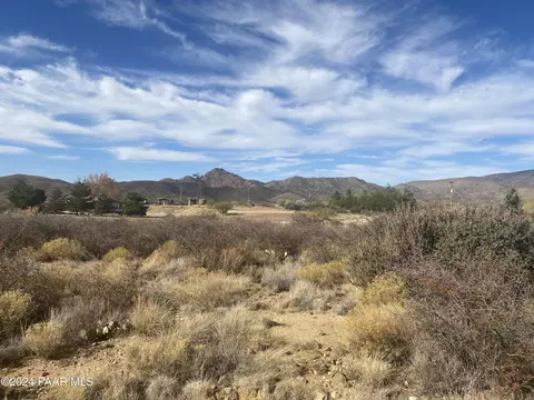 6820 S Windmill Rd, Skull Valley, AZ 86338