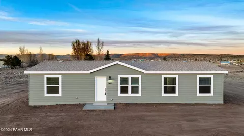 1460 W Saddle Rd, Paulden, AZ 86334