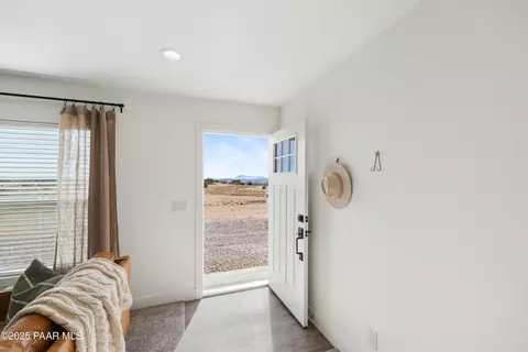 320 E Abra Rd, Paulden, AZ 86334 photo 2