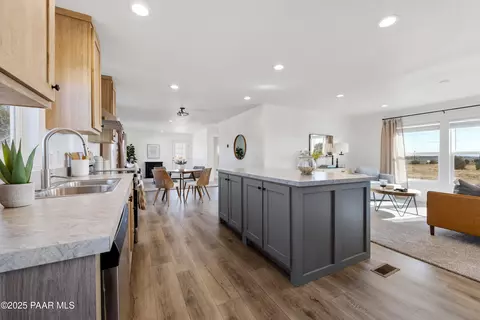 320 E Abra Rd, Paulden, AZ 86334 photo 12