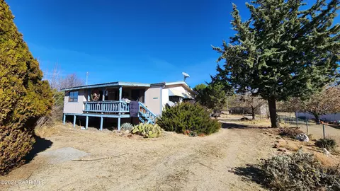 18205 S John Fry Ave, Peeples Valley, AZ 86332