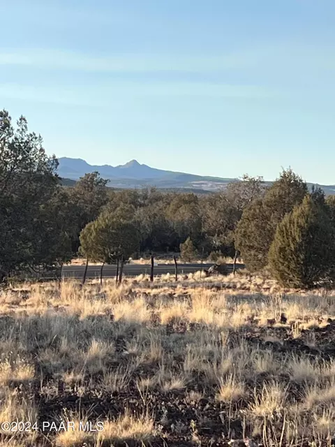 2249 W Cienega Dr, Ash Fork, AZ 86320
