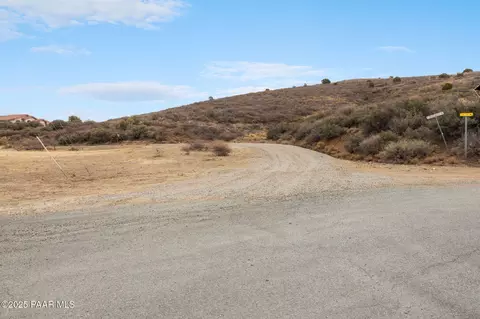 757 S Apache Knolls Trl, Dewey-humboldt, AZ 86327