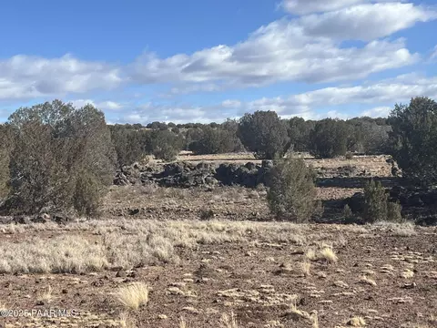 13 Ten Tanks Rd, Ash Fork, AZ 86320 photo 2