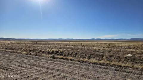 3971 W Limestone Dr, Paulden, AZ 86334