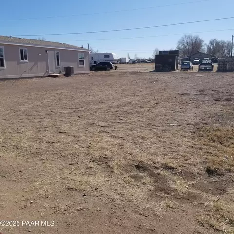445 W Paris Trl, Paulden, AZ 86334