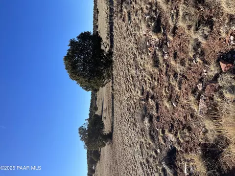 58790 La Plancha Pkwy, Seligman, AZ 86337
