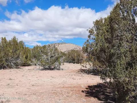 27175 W Granada Rd, Seligman, AZ 86337